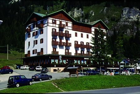 Hotel LAVAREDO *** - Cortina dAmpezzo / Lago di Misurina - TRENTINO - ALTO ADIGE